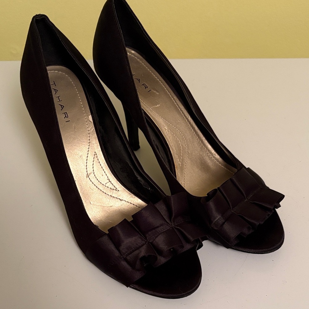 Tahari Sloan Black Satin Peep Toe Heels Size 9.5